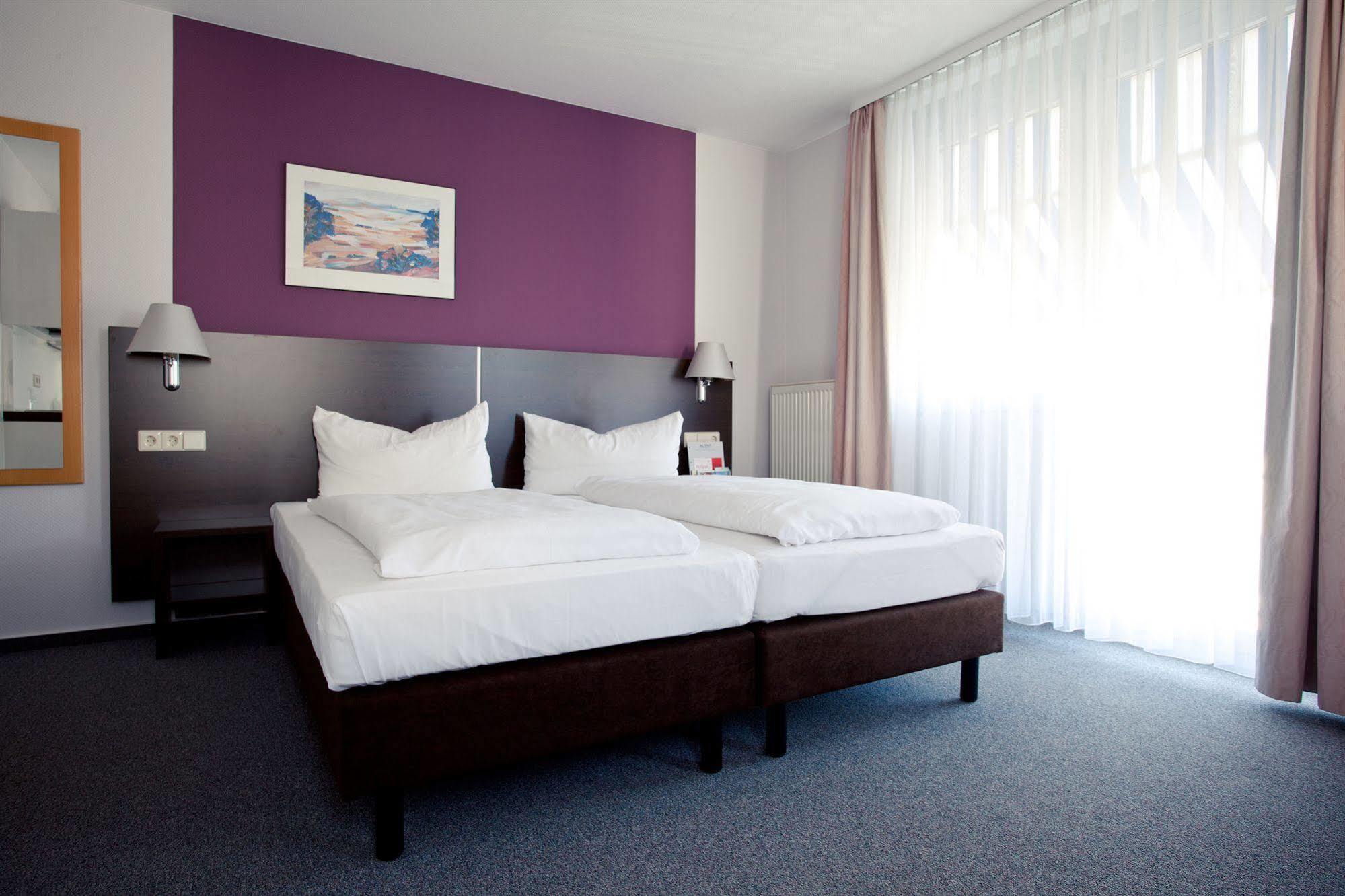 Akzent Hotel Torgauer Hof Зинделфинген Екстериор снимка