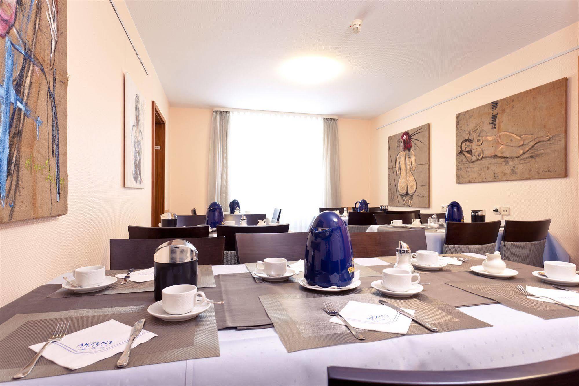 Akzent Hotel Torgauer Hof Зинделфинген Екстериор снимка