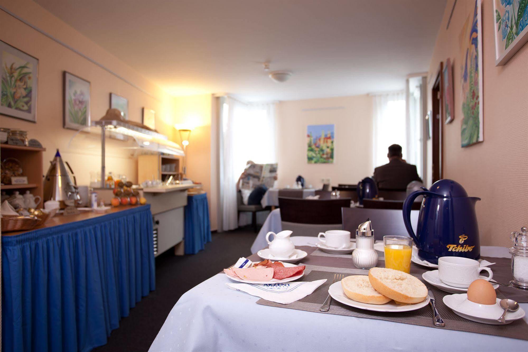 Akzent Hotel Torgauer Hof Зинделфинген Екстериор снимка