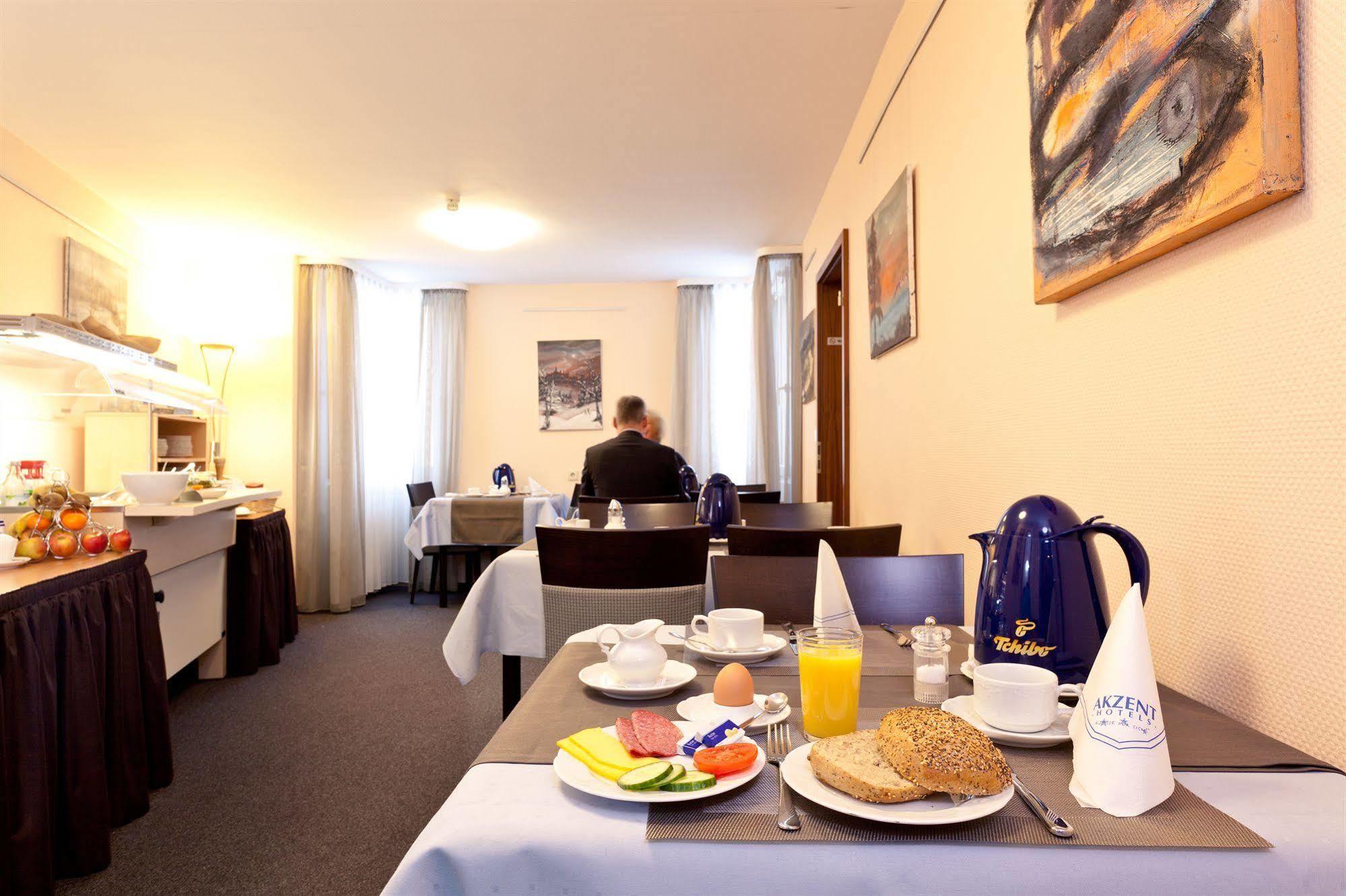Akzent Hotel Torgauer Hof Зинделфинген Екстериор снимка