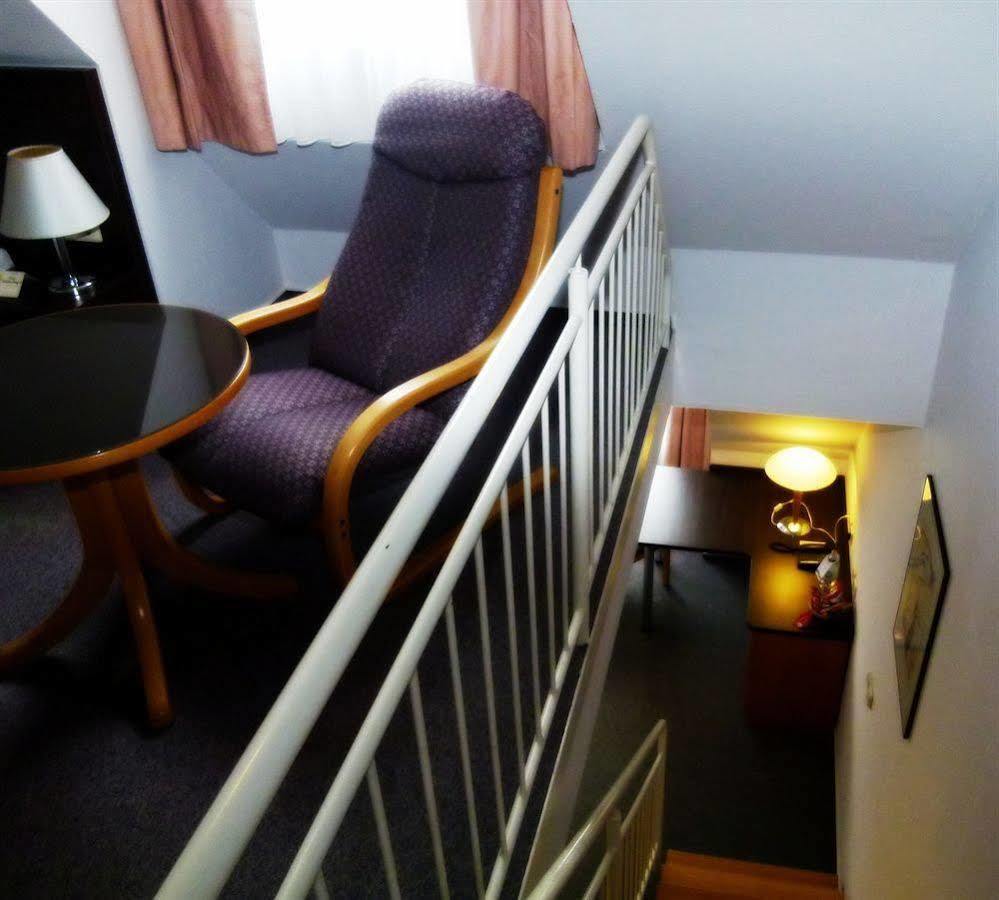 Akzent Hotel Torgauer Hof Зинделфинген Екстериор снимка