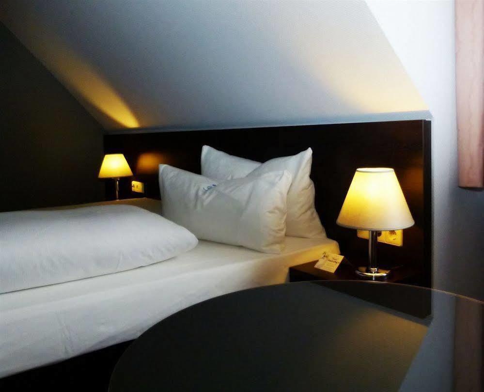 Akzent Hotel Torgauer Hof Зинделфинген Екстериор снимка