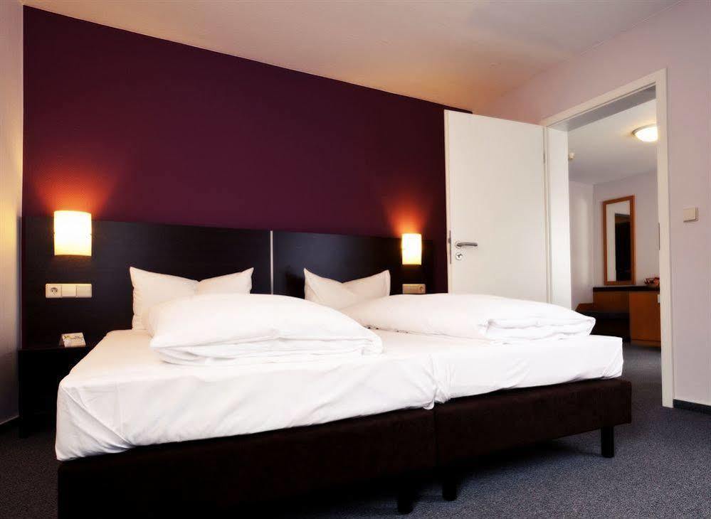 Akzent Hotel Torgauer Hof Зинделфинген Екстериор снимка
